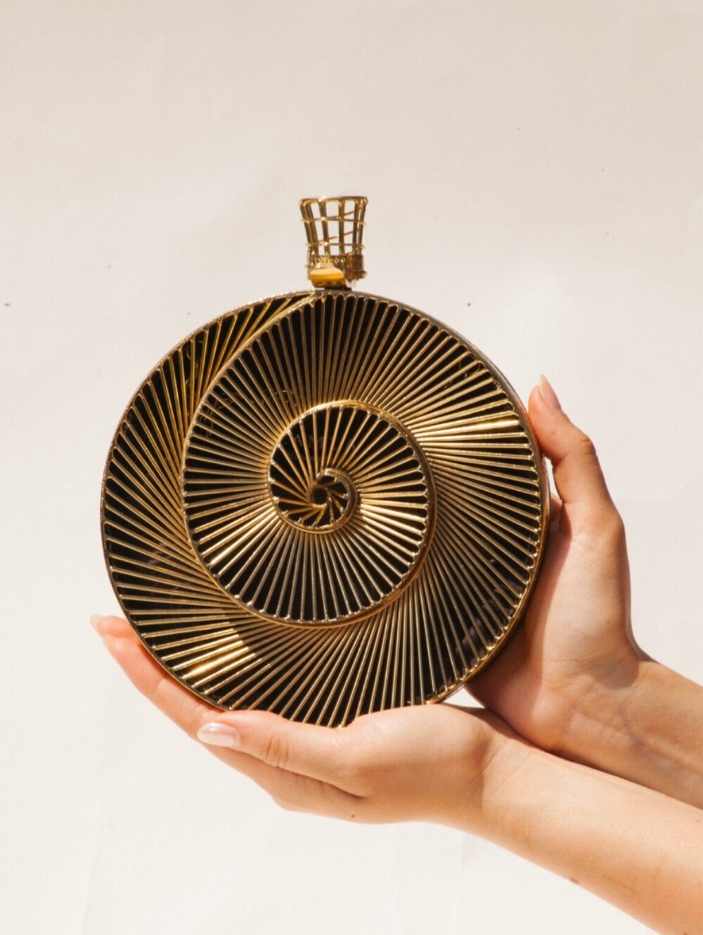 Ramla | Tourbillon Round Brass Metal Casting Clutch Shoulder Purse